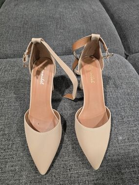 Pointed Toe Ankle Strap Women's Heels in Nude